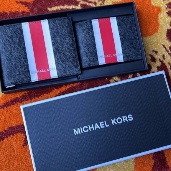 Michael Kors Boxed Signature 3 in 1 Bifold Wallet In Black / Flame Red - Picture 2 of 16